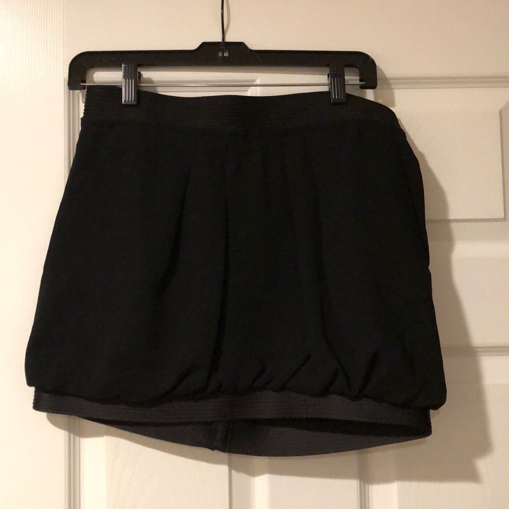 BLACK MINI SKIRT!